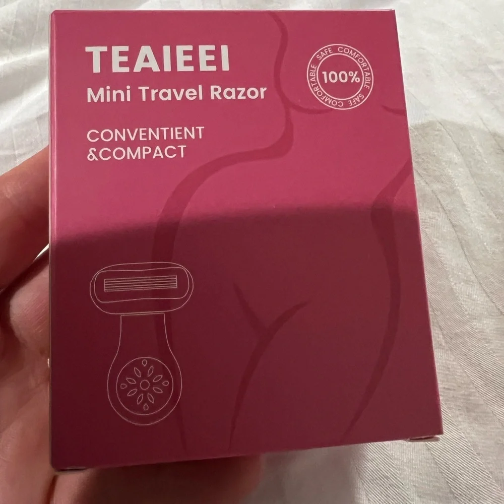 🪒Compact Portable Travel Mini Razor Case 5-Blades